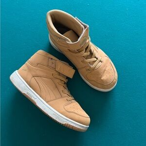 Boys puma Velcro basketball shoes 3